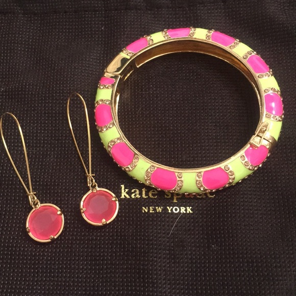 Bracelet and earrings set - Picture 1 of 1